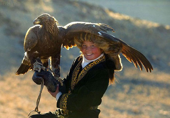 اهلی کردن عقاب ها در مغولستان +عکس