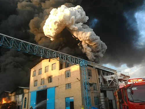آتش‌سوزی مهیب در شهرک صنعتی شکوهیه قم