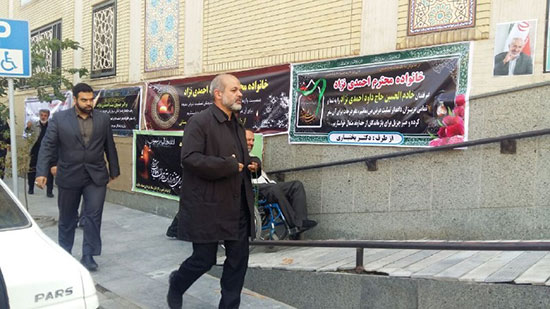 احمدی نژاد در مراسم ترحیم برادرش