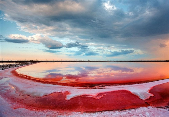 تصاویر خیره کننده از نمک‌های قرمز
