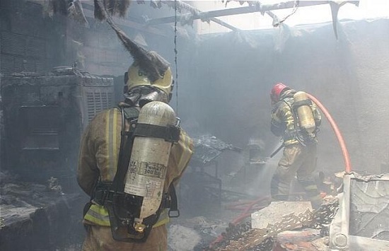 یک کارگاه لوسترسازی در بازار تهران آتش گرفت