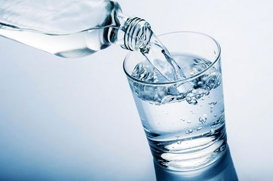 درباره‌ی نوشیدن آب؛ کدام درست و کدام غلط است؟