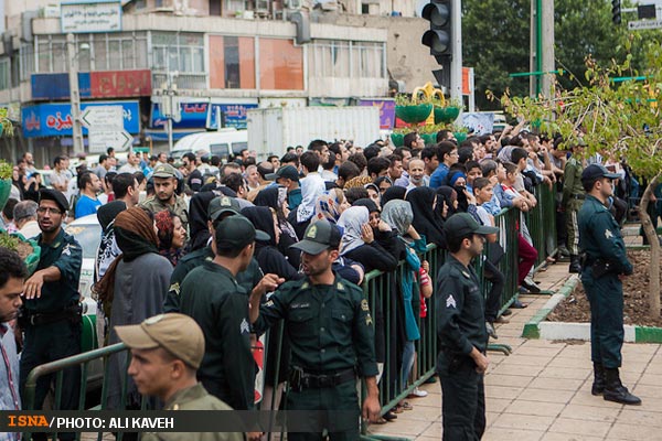عکس؛ نمایش اراذل و اوباش در نظام آباد تهران
