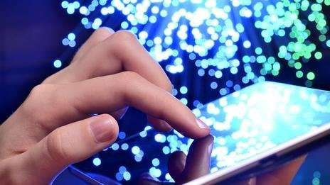 هک کردن تلفن همراه تنها با یک انگشت!
