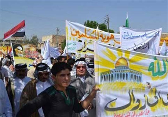 عراقی ها، پرچم اسرائیل و آمریکا را لگدمال کردند‌