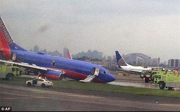 جزییات سقوط یک هواپیما در نیویورک +عکس