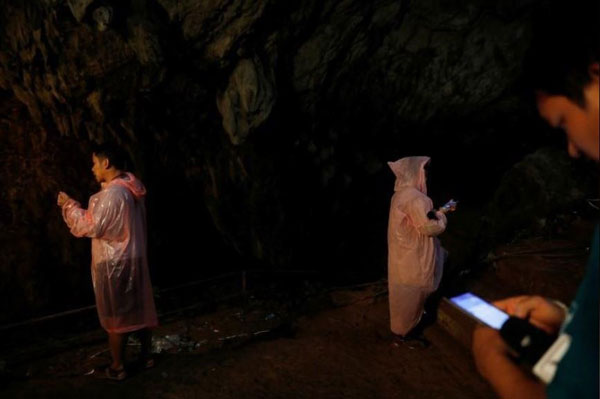 عملیات نجات فوتبالیست‌های تایلندی از یک غار