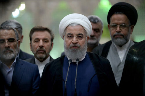 روحانی: انتقاد از دولت، همراه با جایزه است