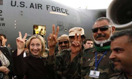 هیلاری کلینتون در لیبی جوگیر شد/عکس