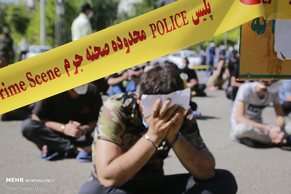 کشف اسلحه گرم و قمه توسط پلیس تهران