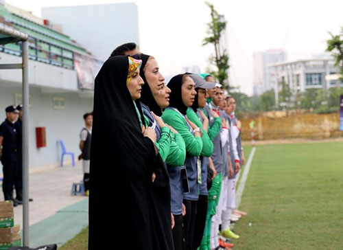 دختران فوتبالیست و مادر خوانده‌ای به نام صوفی‌زاده