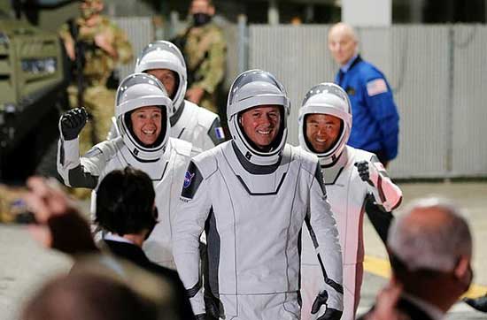 ناسا، چهار فضانورد را با «دراگون» به فضا فرستاد