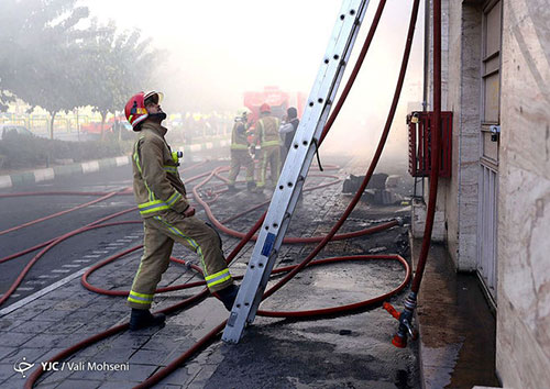 عکس: آتش سوزی در ایستگاه مترو توحید