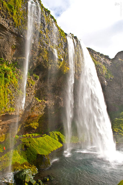 آبشاری زیبا در ایسلند