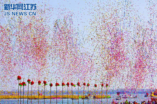 جشنواره سنتی قایقرانی در چین +عکس