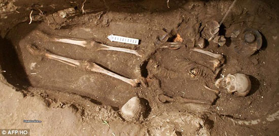 کشف اسکلت 1600 ساله با تزئینات دندان!