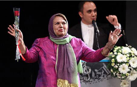 سیمین غانم در تهران برای بانوان می‌خواند