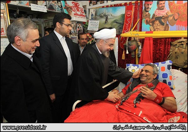 عکس: روحانی در کنار پرسپولیسی متعصب