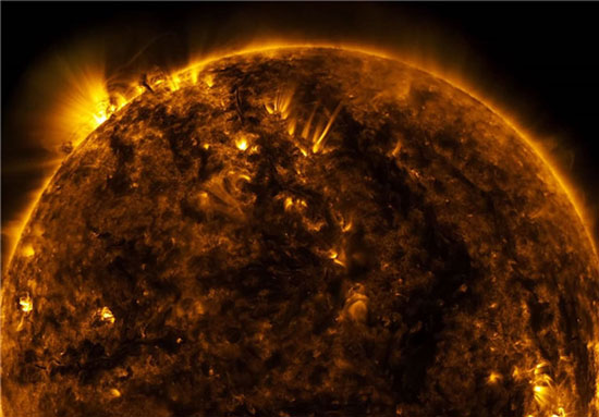 200 میلیون تصویر از زندگی خورشید