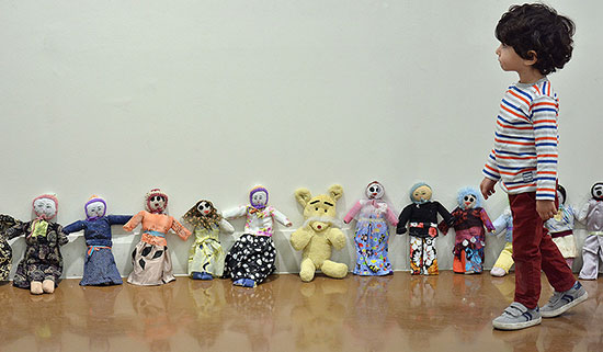 عروسک‌های دست‌ساز بی‌بی ۹۱ ساله