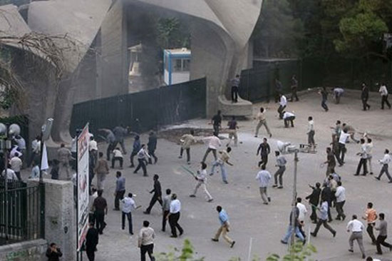 مشهورترین جلوه‌های خشونت در سیاست ایران