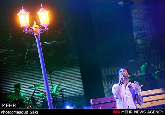 عکس: کنسرت بابک جهانبخش در برج میلاد