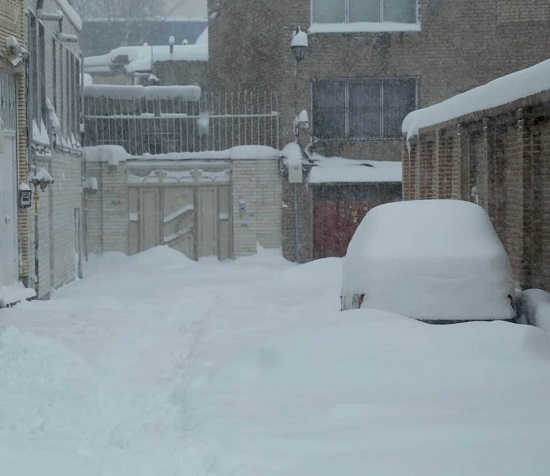 هوای اردبیل بحرانی شد؛ شهر نیم‌ متر زیر برف رفت