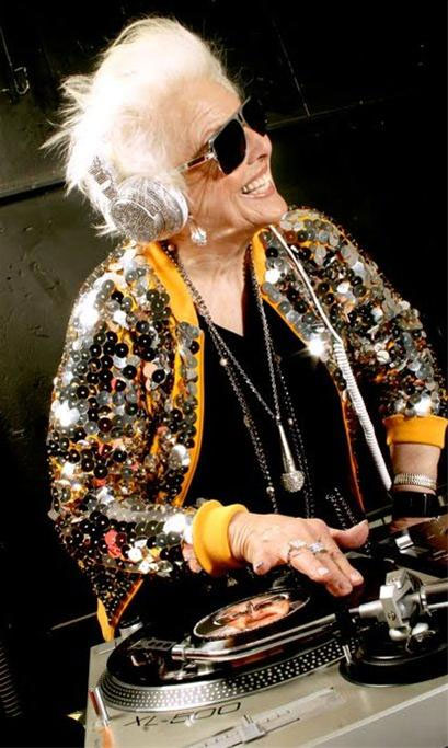 پیرزنی 69 ساله، پیرترین DJ جهان +عکس