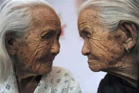 دوقولوهایی که 105 ساله شدند!/عکس