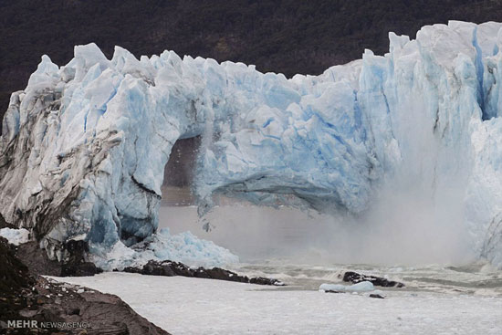 عکس: فروریختن طاق یخی در آرژانتین