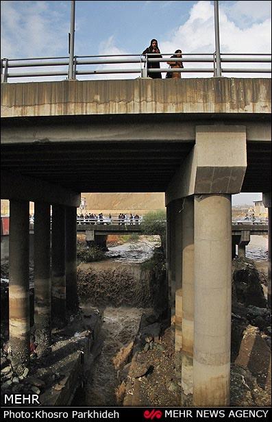 تصاویر: ریزش پل کن در جاده قدیم کرج