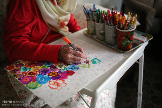 نقاشی‌های زیبای مادربزرگ 86 ساله ایرانی