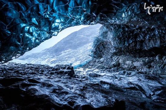 عکس: غار یخی بی‌بدیل در ایسلند