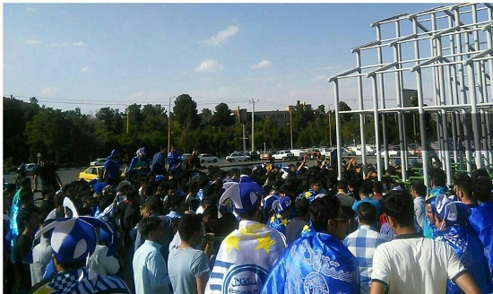 حضور هواداران استقلال در ورزشگاه فولادشهر