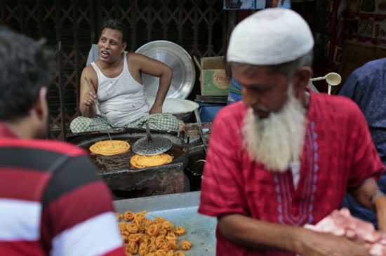 مسلمانان جهان چگونه افطار میکنند؟ +عکس