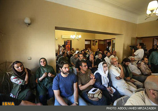 تصاویر: سینماگران معترض در خانه سینما