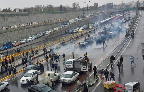 مشکلات اقتصادی باعث تکرار حوادث آبان می‌شود؟