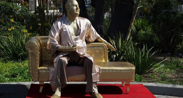 نصب مجسمه‌ تهیه کننده‌ی فاسد در هالیوود!