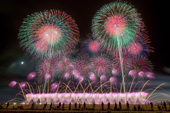 آتش بازی هزار رنگ در ژاپن