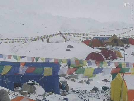 عکس: مرگ 17 کوهنورد در اوِرست
