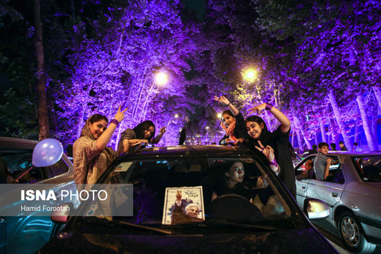 شادی مردم پس از انتخابات در تهران (2)