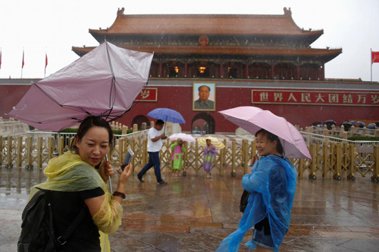 پکن همچنان درگیر باران