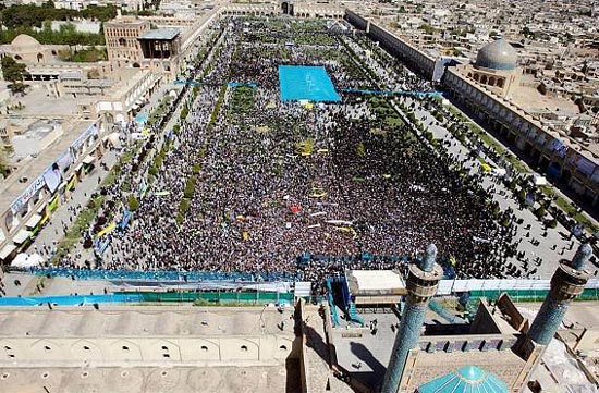 عکس: دو استقبال متفاوت از احمدی نژاد!