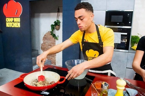 آشپزی بازیکن بارسلونا در برنامه آشپز نیوکمپ!