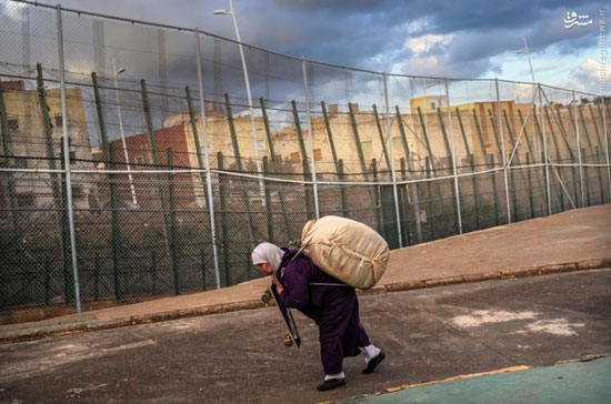 سوءاستفاده از زنان در مرز اسپانیا +عکس