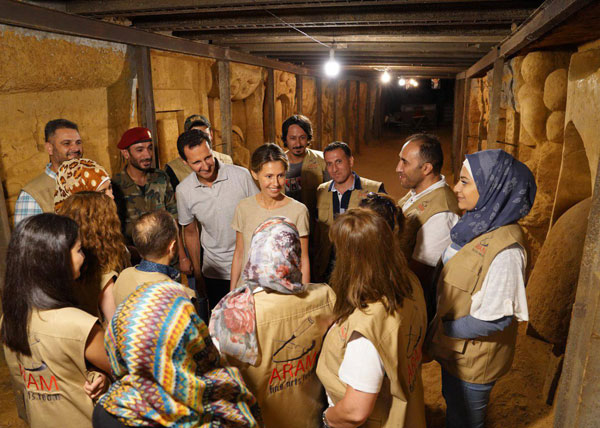 بازدید بشار اسد و همسرش از تونل‌های مرگ
