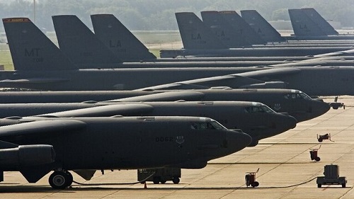 آمریکا بمب‌افکن‌های B-۵۲ را به انگلیس می‌فرستد