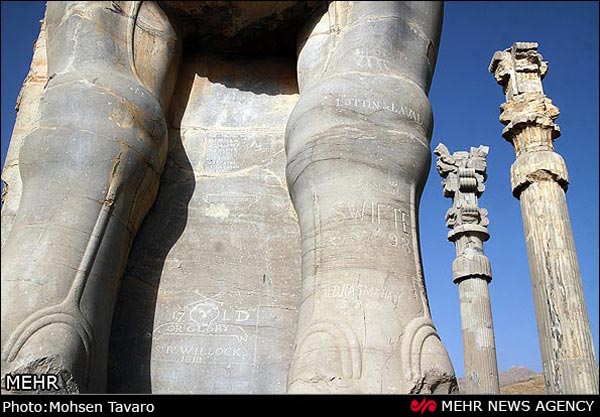 تصاویر: تخریب بنای تاریخی «تخت جمشید»