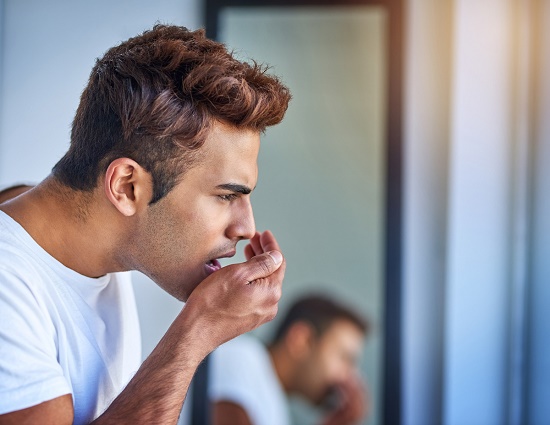 ۶ عادت غلط که موجب بوی بد دهان می‌شود!