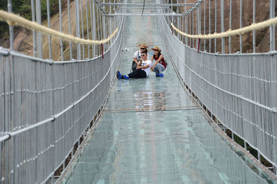 طولانی‌ترین پل شیشه ای جهان +عکس
